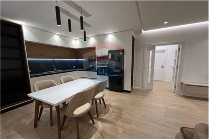 Tirane, jepet me qera apartament 2+1 Kati 5, 1.100 € (Zogu i Zi)