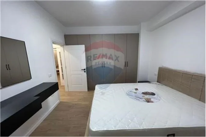 Tirane, jepet me qera apartament 2+1 Kati 5, 1.100 € (Zogu i Zi)
