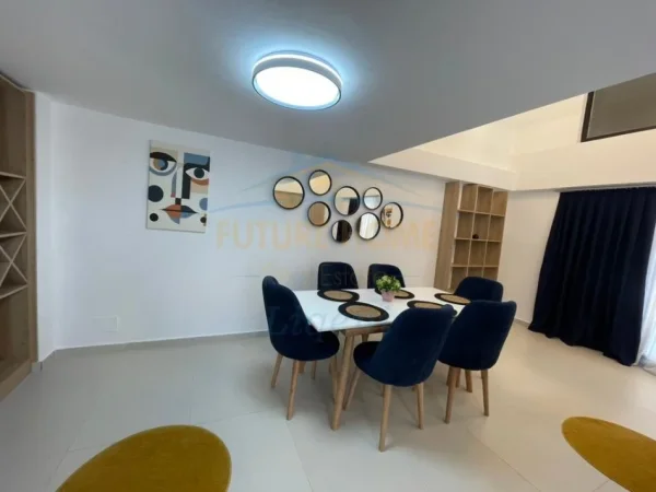 JEPET ME QERA DUPLEX 3+1+POST PARKIMI TEK KODRA E DIELLIT