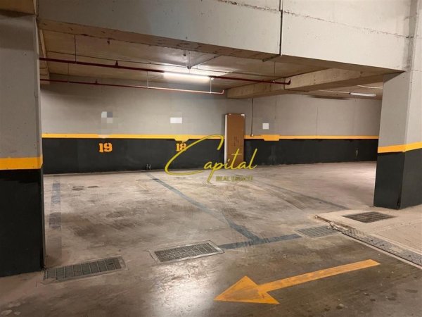 Tirane, jepet me qera magazine Kati -2, 15 m² 300 € (KOMUNA E PARISIT)