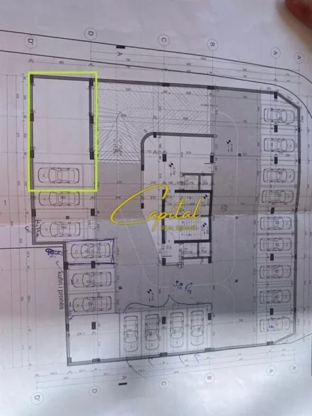 Tirane, jepet me qera magazine Kati -2, 15 m² 300 € (KOMUNA E PARISIT)