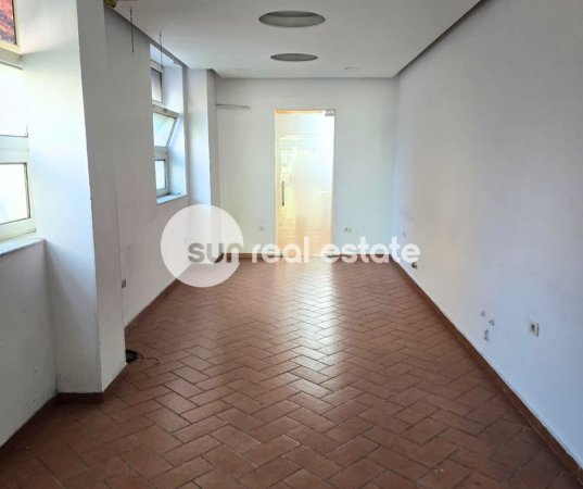 Shkoder, jepet me qera ambjent biznesi Kati 0, 111 m² (TRUMA DUGAJEVE TE REJA)