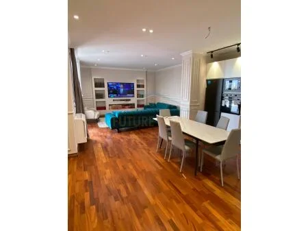 Tirane, jepet me qera apartament 2+1 Kati 10, 120 m² 1.500 € 