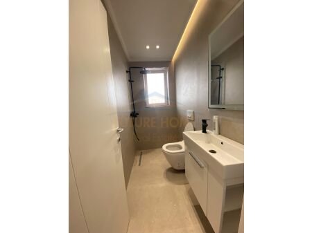 Tirane, jepet me qera apartament 2+1 Kati 10, 120 m² 1.500 € 
