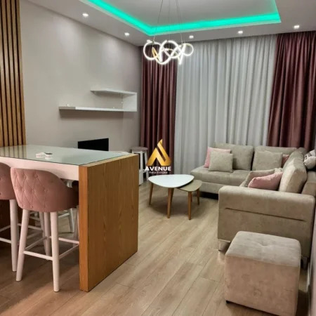 Tirane, jepet me qera apartament 2+1+Ballkon Kati 3, 100 m² 700 € (ish dogana)