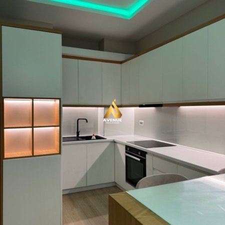 Tirane, jepet me qera apartament 2+1+Ballkon Kati 3, 100 m² 750 € (ish dogana)