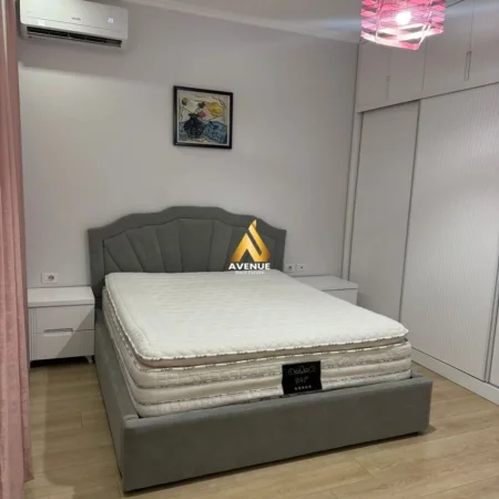 Tirane, jepet me qera apartament 2+1+Ballkon Kati 3, 100 m² 700 € (ish dogana)