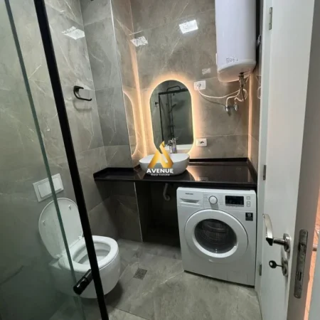 Tirane, jepet me qera apartament 2+1+Ballkon Kati 3, 100 m² 700 € (ish dogana)