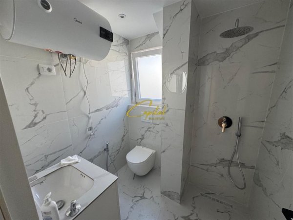 Tirane, jepet me qera apartament 1+1 Kati 4, 65 m² 650 € (ISH STACIONI TRENIT)