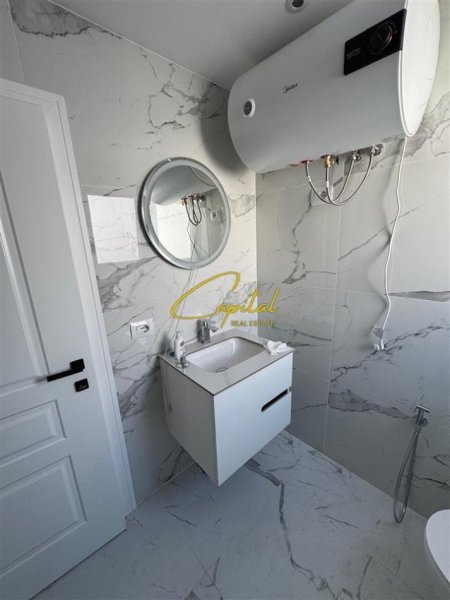 Tirane, jepet me qera apartament 1+1 Kati 4, 65 m² 650 € (ISH STACIONI TRENIT)