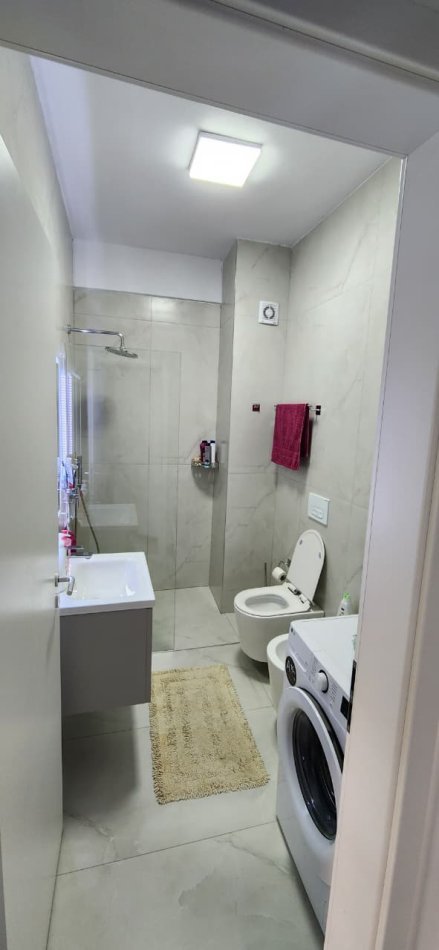 Tirane, shitet apartament 1+1 Kati 0, 50 m² 82 milion leke (Kompleksi Oxa, Fresk)