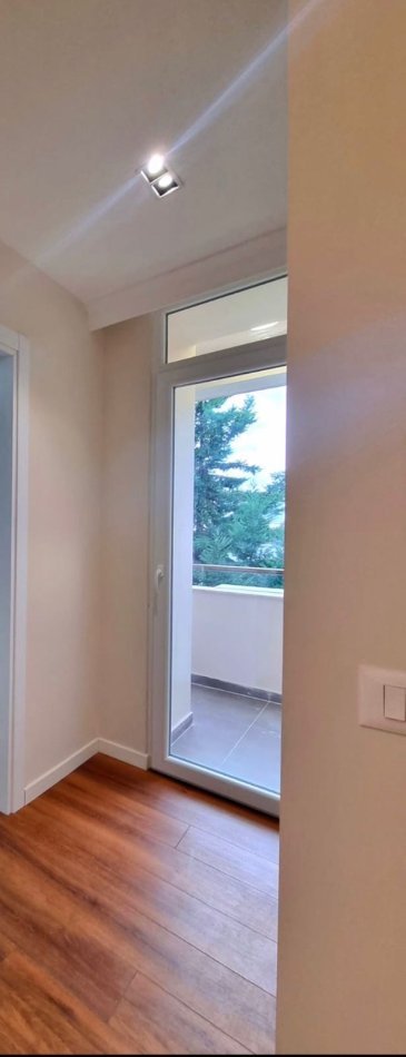 Tirane, jepet me qera apartament 1+1+Ballkon Kati 4, 58 m²