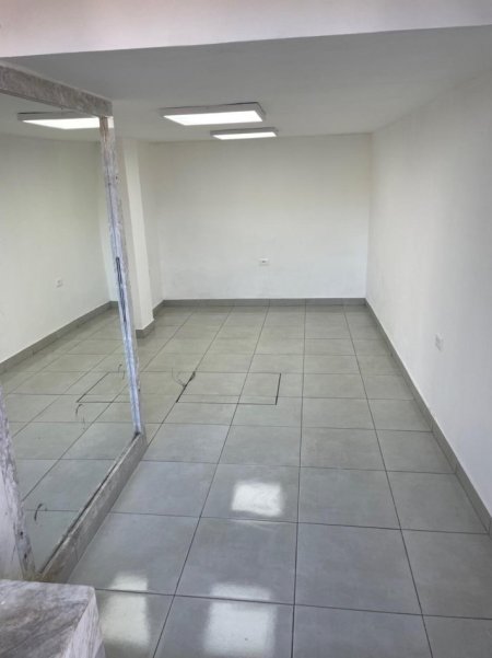 Tirane, jepet me qera Vile , 84 m² 800 € (Selvia)