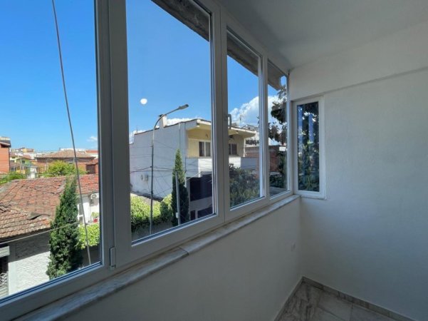 Tirane, jepet me qera Vile , 84 m² 800 € (Selvia)