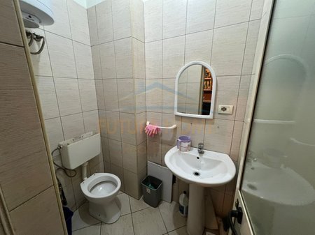 Tirane, jepet me qera ambjent biznesi Kati 0, 41 m² 500 € 