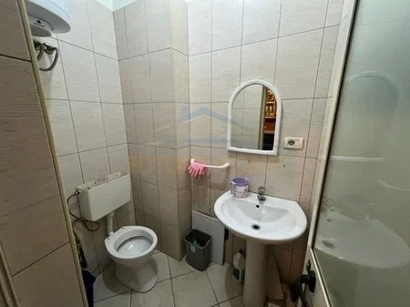 Tirane, jepet me qera ambjent biznesi Kati 0, 41 m² 500 € 