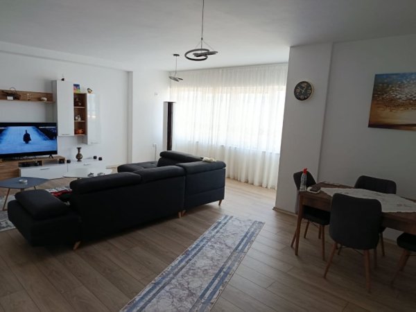 Pogradec, shitet apartament 1+1+Ballkon Kati 8, 190 m² 270.000 € (Liqeni i Pogradecit)