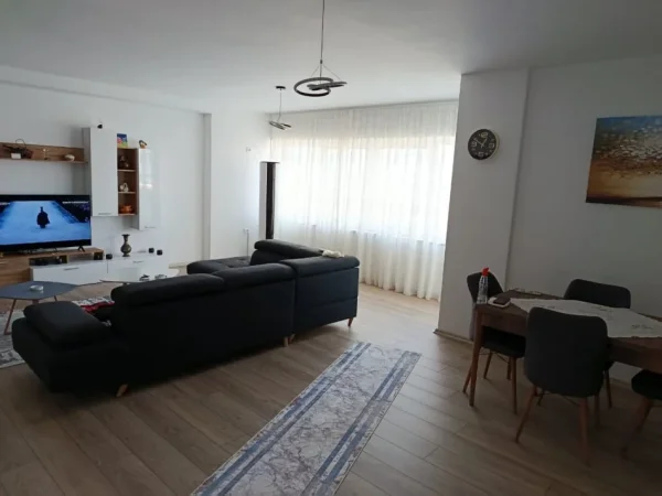 Pogradec, shitet apartament 1+1+Ballkon Kati 8, 190 m² 270.000 € (Liqeni i Pogradecit)