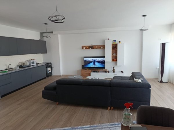 Pogradec, shitet apartament 1+1+Ballkon Kati 8, 190 m² 270.000 € (Liqeni i Pogradecit)