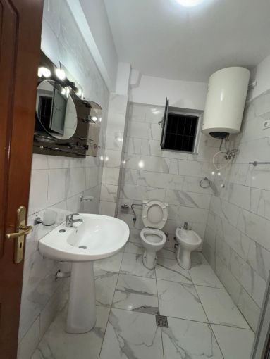 Tirane, jepet me qera apartament 1+1 Kati 1, 60 m² 430 € (Rruga Pandi Dardha, tek Kupola, Laprake)