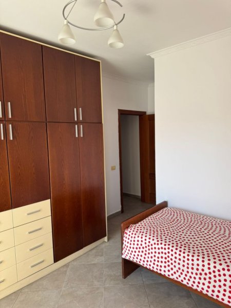 Tirane, jepet me qera apartament 2+1 Kati 2, 90 m² 550 € (Rruga e Kavajës pranë Kompleksit Delijorgji.)