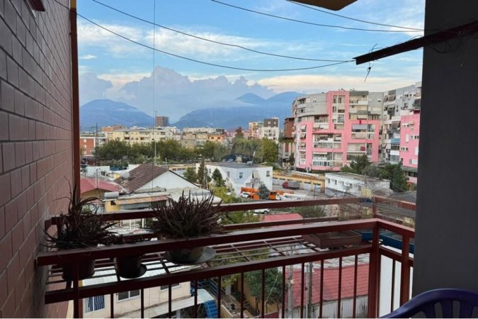 Tirane, jepet me qera apartament 3+1 , 130 m² (Zog i Zi)