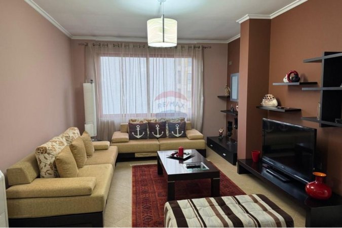 Tirane, jepet me qera apartament 3+1 , 130 m² (Zog i Zi)