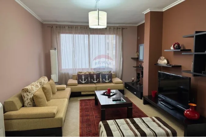 Tirane, jepet me qera apartament 3+1 , 130 m² (Zog i Zi)