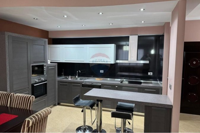 Tirane, jepet me qera apartament 3+1 , 130 m² (Zog i Zi)