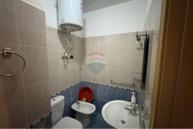 Tirane, jepet me qera apartament 3+1 , 130 m² (Zog i Zi)