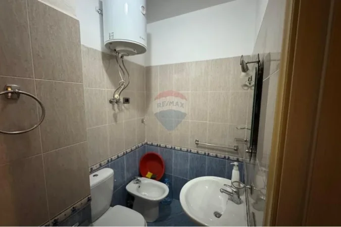 Tirane, jepet me qera apartament 3+1 , 130 m² (Zog i Zi)