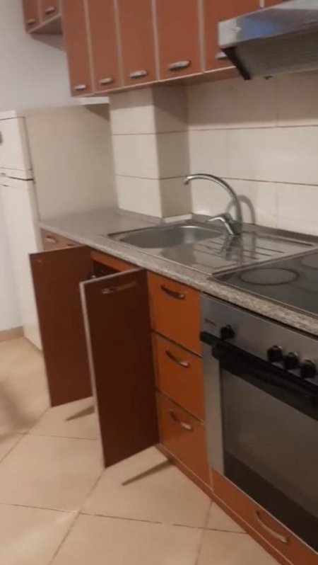 Tirane, jepet me qera apartament 1+1 Kati 2, 60 m² 400 € (LIQENI I THATE)