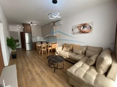 Tirane, jepet me qera apartament 2+1 Kati 8, 77 m² 1.000 € 