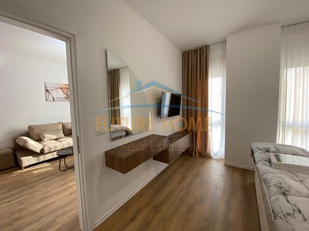 Tirane, jepet me qera apartament 2+1 Kati 8, 77 m² 1.000 € 