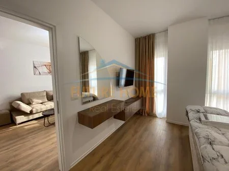 Tirane, jepet me qera apartament 2+1 Kati 8, 77 m² 1.000 € 