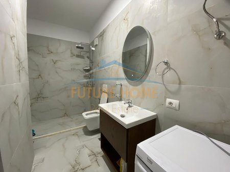 Tirane, jepet me qera apartament 2+1 Kati 8, 77 m² 1.000 € 