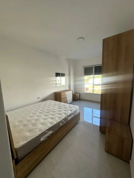 Tirane, jepet me qera apartament 2+1 Kati 3, 70 m² 600 € (paskuqan)