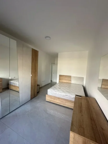 Tirane, jepet me qera apartament 2+1 Kati 3, 70 m² 600 € (paskuqan)