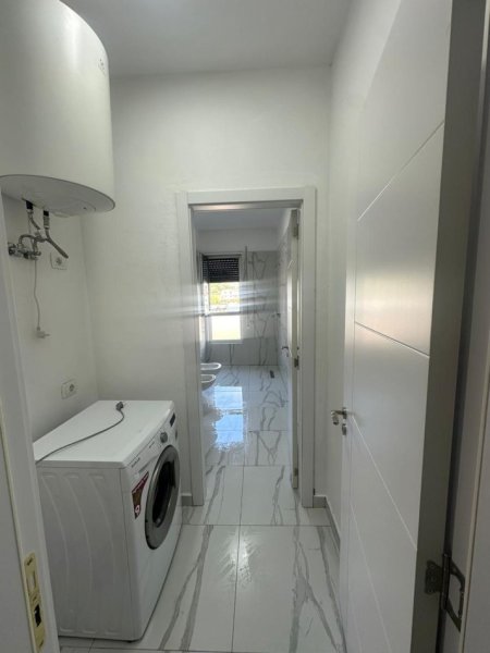 Tirane, jepet me qera apartament 2+1 Kati 3, 70 m² 600 € (paskuqan)