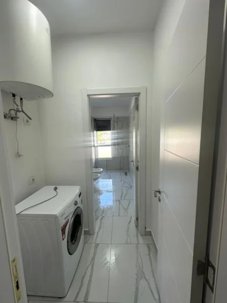 Tirane, jepet me qera apartament 2+1 Kati 3, 70 m² 600 € (paskuqan)