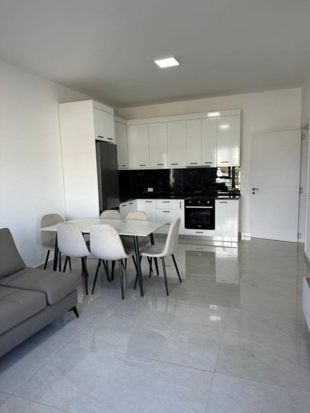 Tirane, jepet me qera apartament 2+1 Kati 3, 70 m² 600 € (paskuqan)