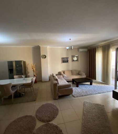 Vlore, jepet me qera apartament 2+1+Ballkon Kati 7, 101 m² 450 € (Conad)