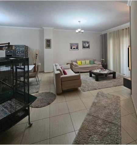Vlore, jepet me qera apartament 2+1+Ballkon Kati 7, 101 m² 450 € (Conad)