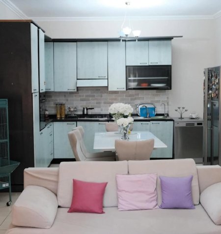 Vlore, jepet me qera apartament 2+1+Ballkon Kati 7, 101 m² 450 € (Conad)