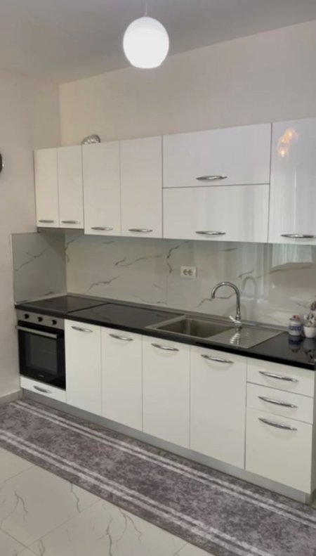 Tirane, jepet me qera apartament 1+1 , 65 m² 550 € (Ring Center, Zogu i Zi)
