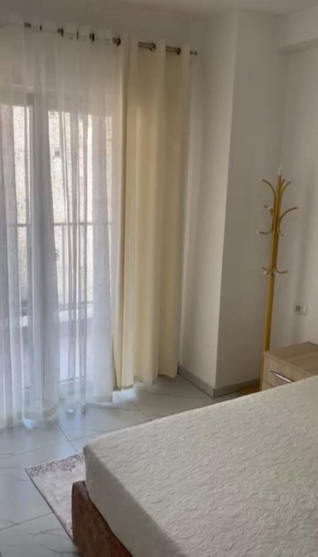 Tirane, jepet me qera apartament 1+1 , 65 m² 550 € (Ring Center, Zogu i Zi)