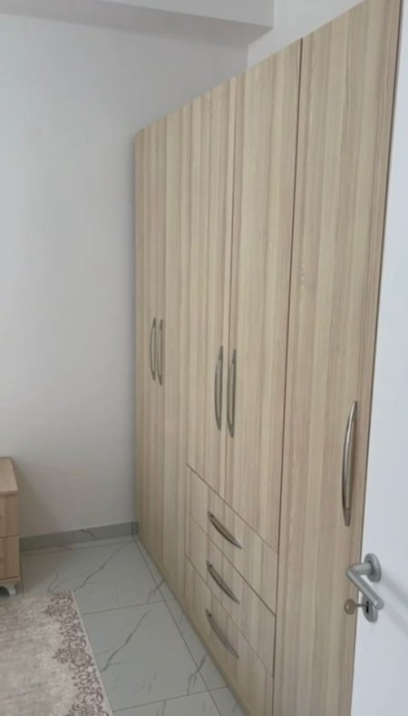 Tirane, jepet me qera apartament 1+1 , 65 m² 550 € (Ring Center, Zogu i Zi)
