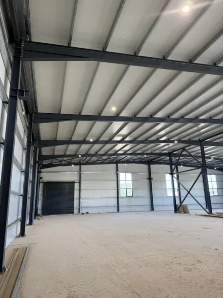 Shqiperi, jepet me qera magazine Kati 0, 450 m² 2.000 € (Maminas)