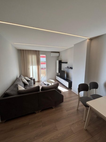 Tirane, jepet me qera apartament 1+1 , 450 € (Astir)