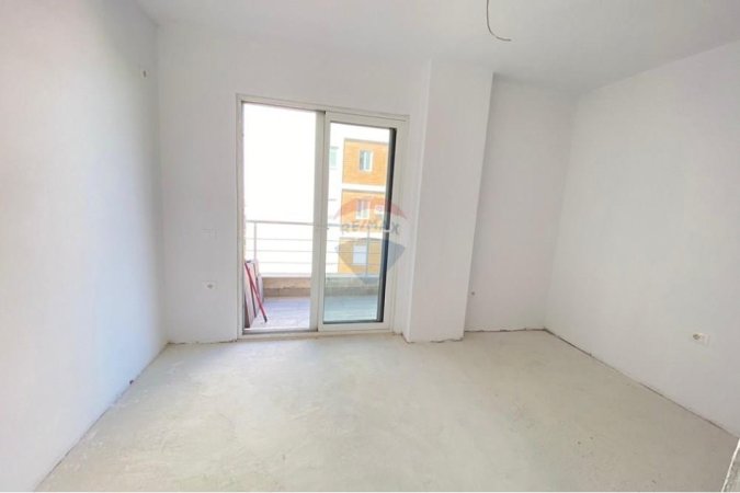 Tirane, shitet apartament 2+1+Ballkon Kati 1, 92 m² 130.000 € (Rruga e Dajtit)